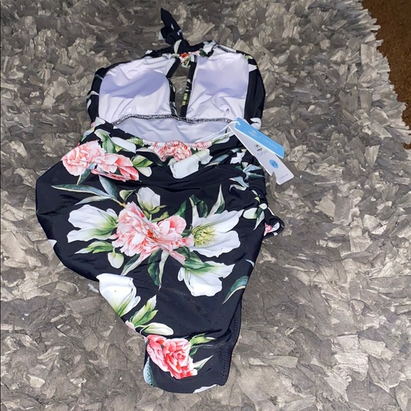 Floral swimsuit - Picture 3 of 3